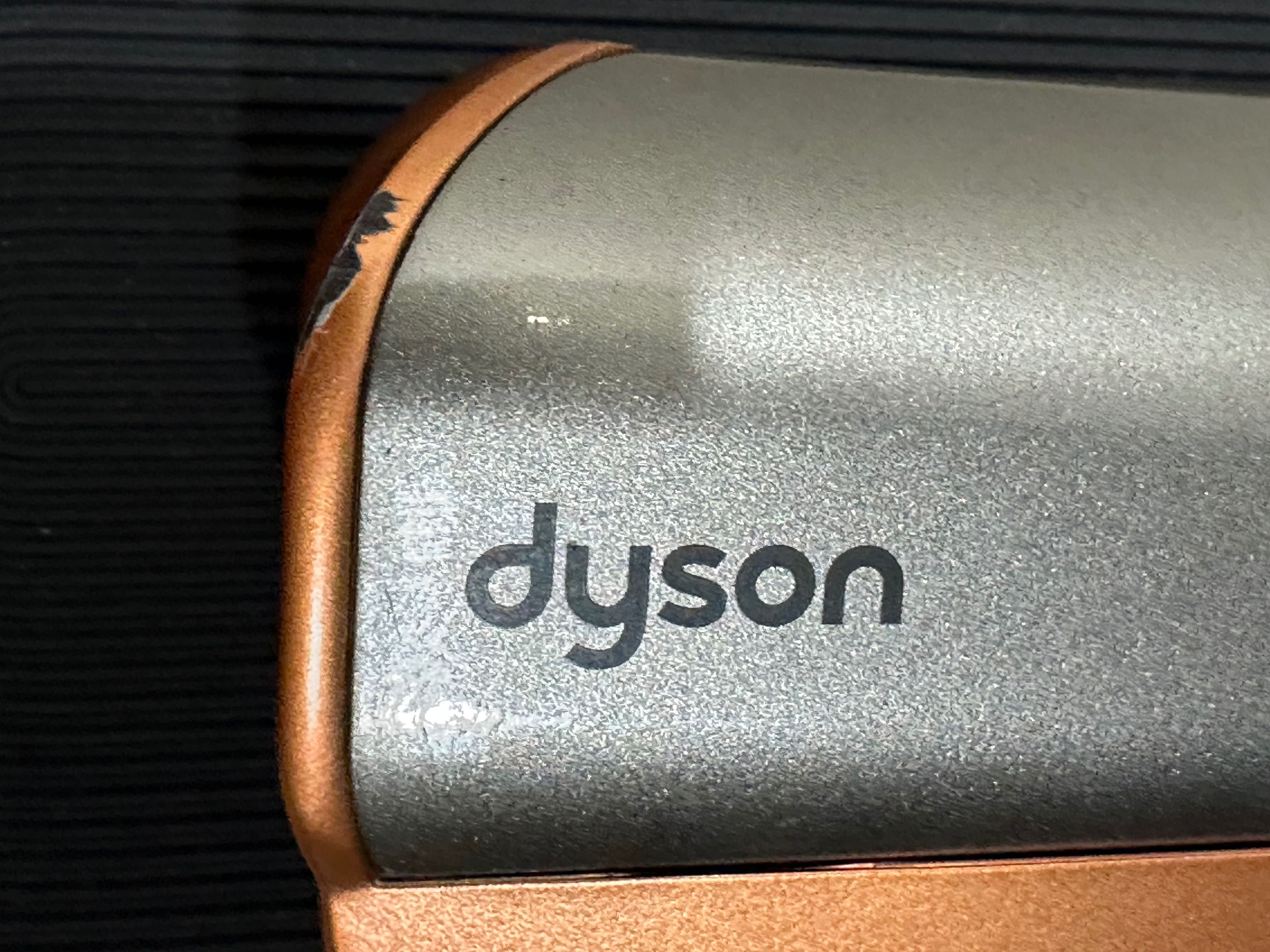 Dyson Airstrait в цвят Nickel Cooper