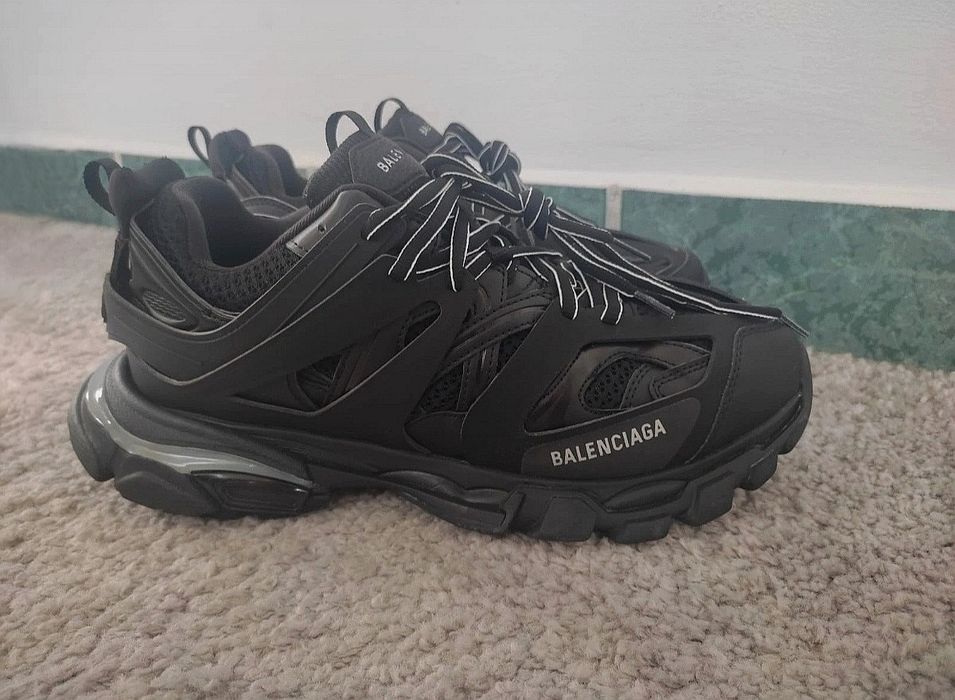 Balenciaga Track cu Led, Ca Noi