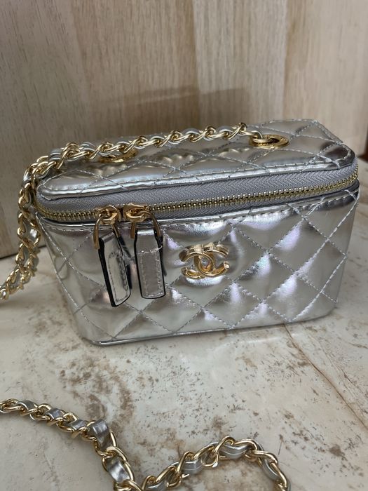 Чанта Chanel тип мини куфарче сребриста