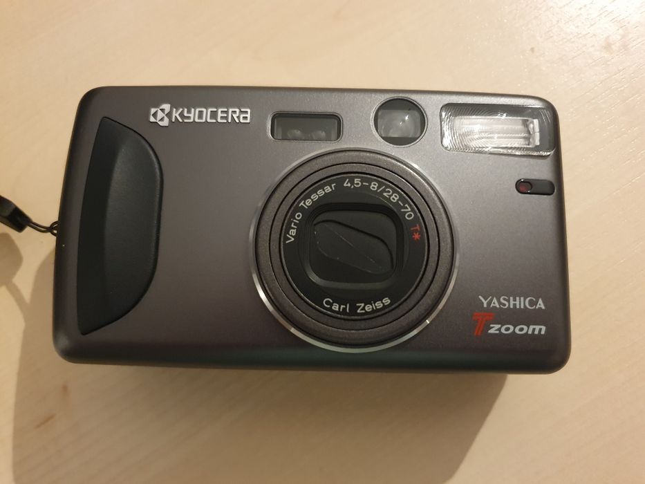 Yashica T4 zoom Kyocera