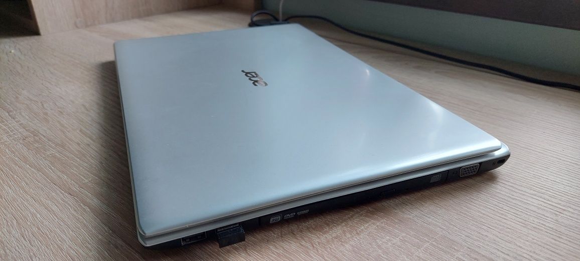 Vând laptop acer