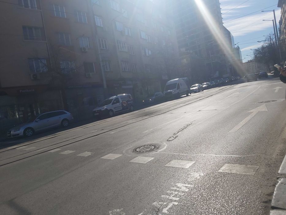 Продавам 2-стаен апартамент в център