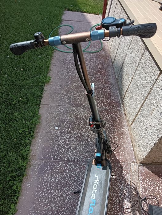 Vând trotineta electrica SkateFlash
