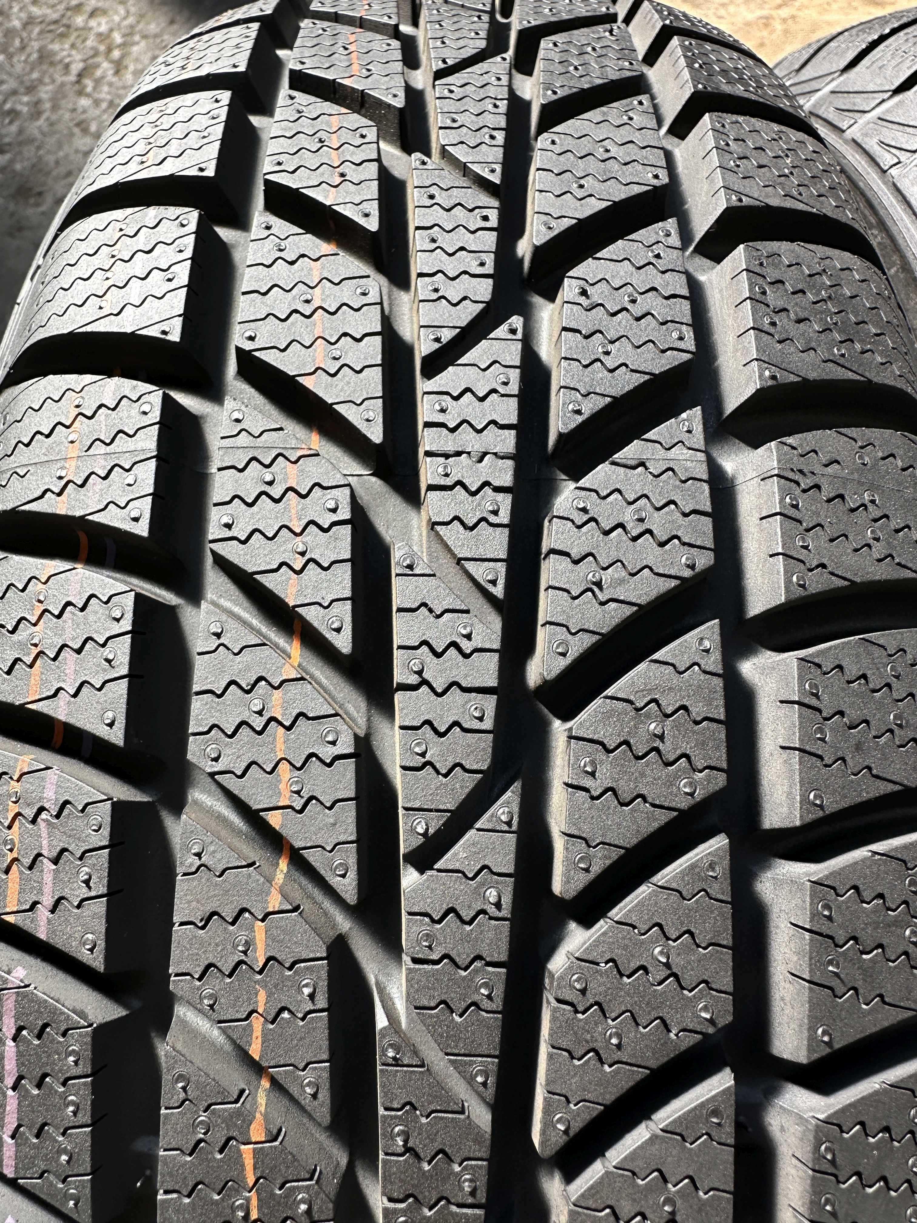 SET 4 Anvelope Iarna NOI 185/60 R15 88T EUROREPAR Reliance Winter
