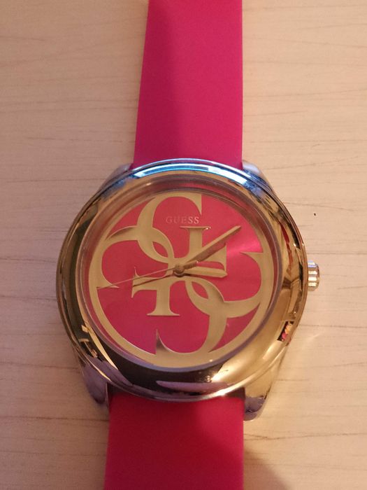 Guess оригинален НОВ часовник