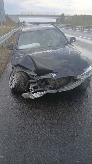 Vând BMW lovit îl dau la dezmembrat