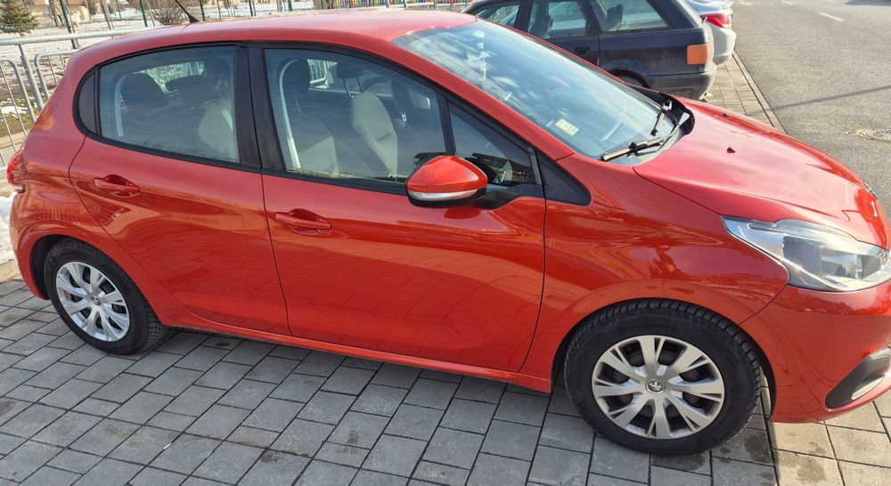 Peugeot 208, 1.2, Хечбек, един собственик