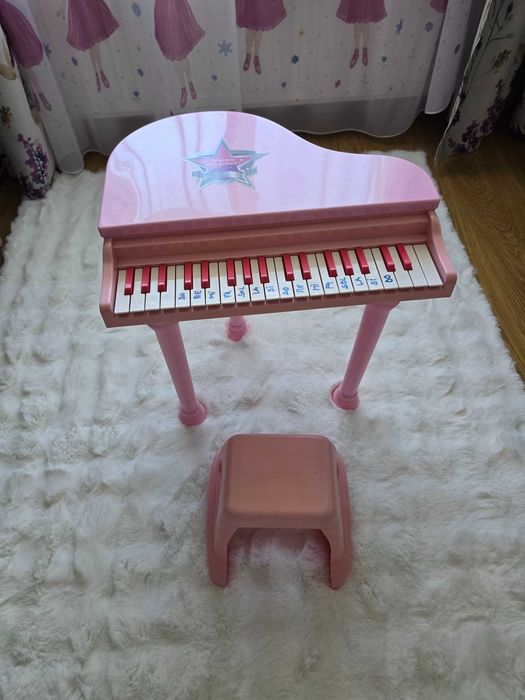 Pian jucarie cu scaun