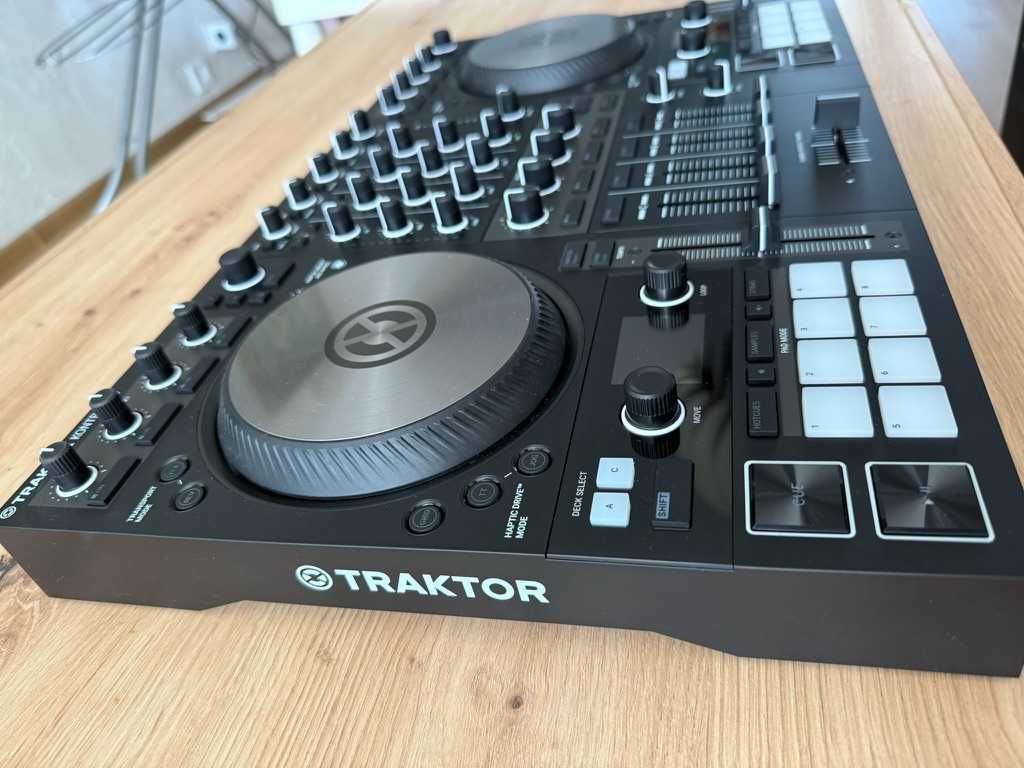 Native Instruments Traktor Kontrol S4 MK3 Чисто нов,Гаранция,Decksaver