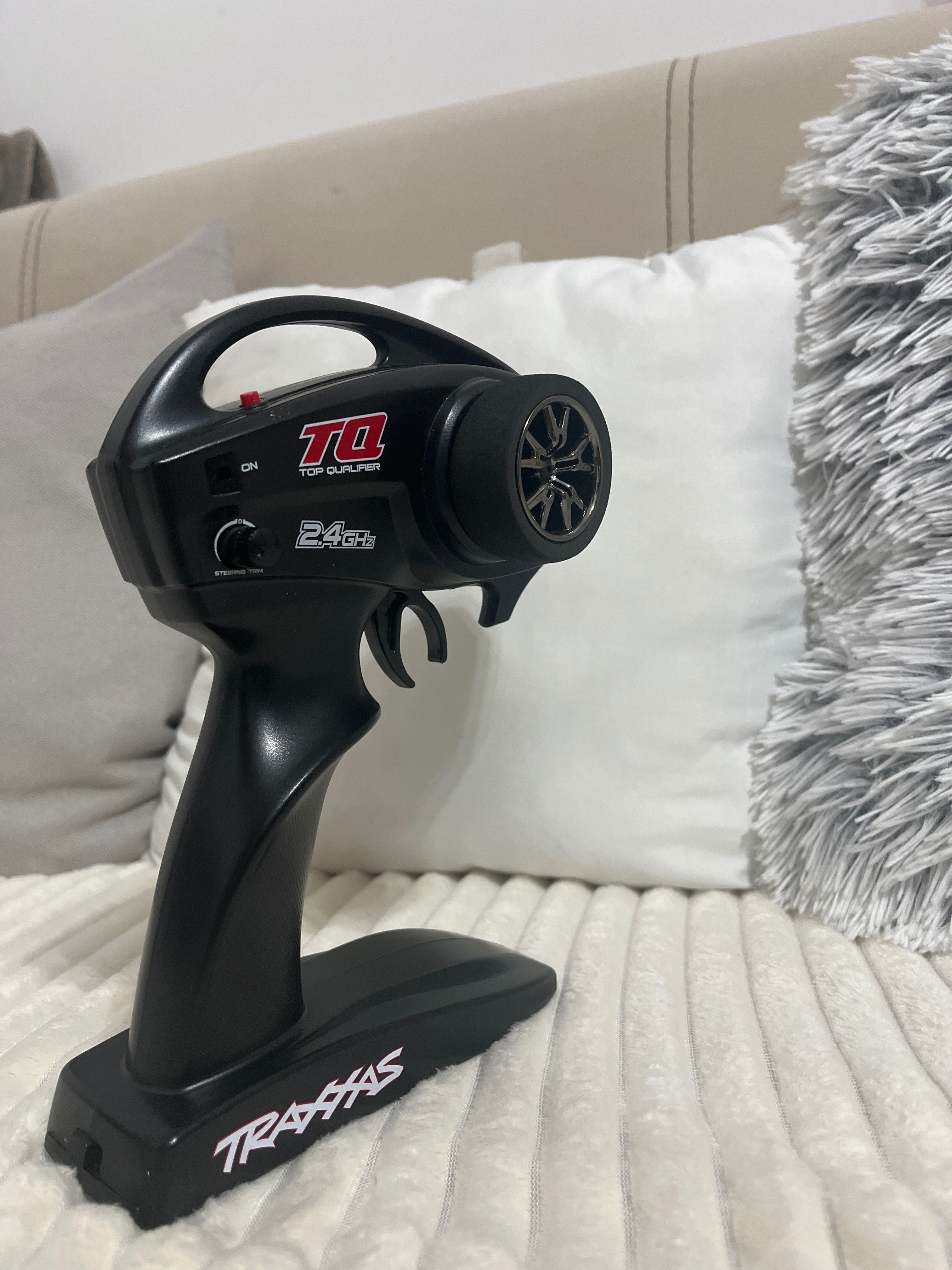 Бронко Traxxas катерач бял