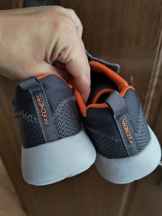 Adidași firma Sketchers Nr 35