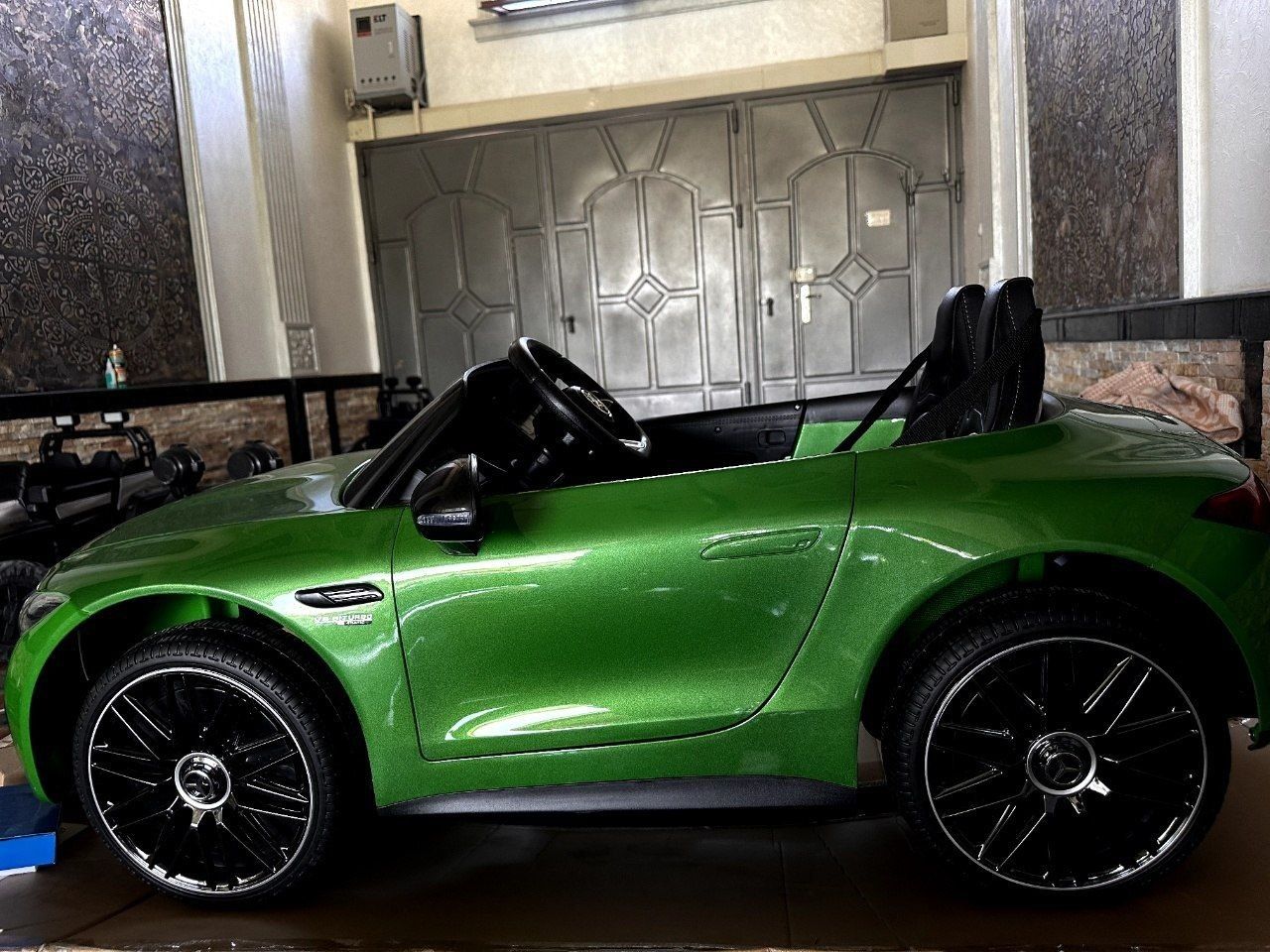 Лицензионный Икки У́риндикли Mercedes Benz SL 63 болалар электромобили
