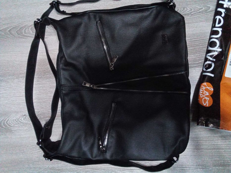 Дамска чанта и раничка в едно