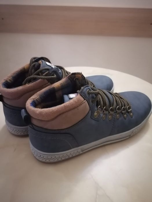 Vând ghete noi de iarna