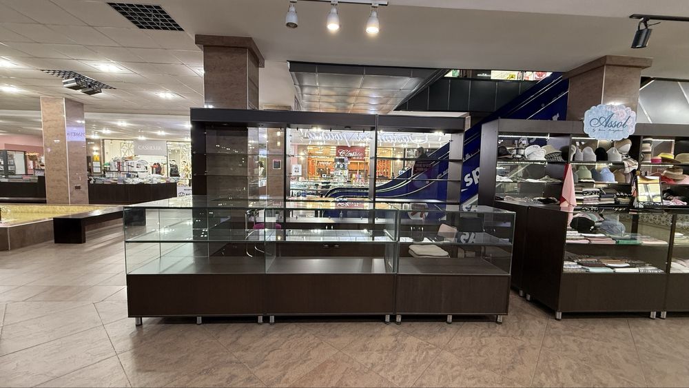 Продам торговое оборудование 8 квадратов