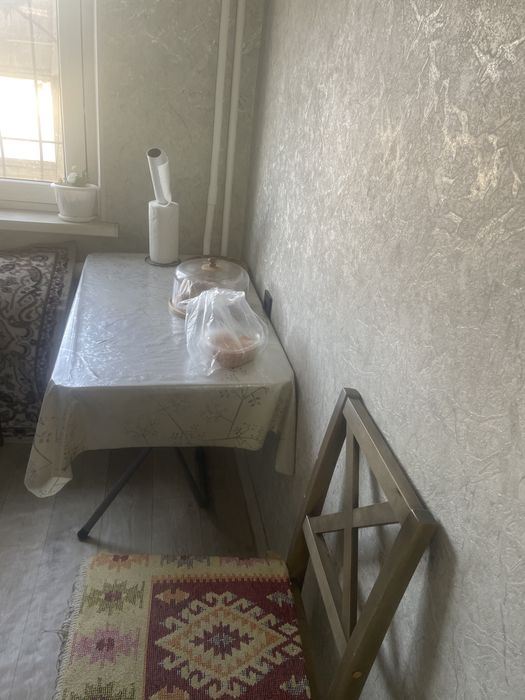 Срочно продам стол на маленькую кухню