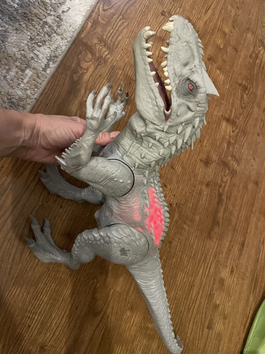 Vand dinozaur Indominus Rex Mattel