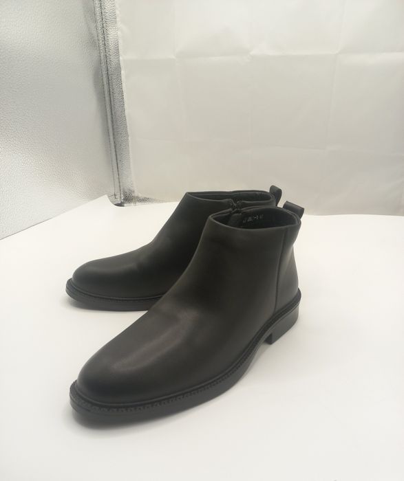 Safok 41 razmer sotiladi  òzimga katta keldi shuning uchun sotmoqchima