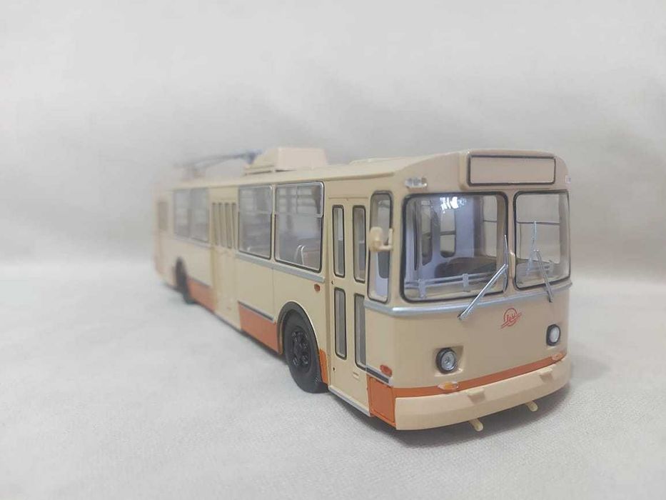 Модель троллейбуса ЗИУ-9