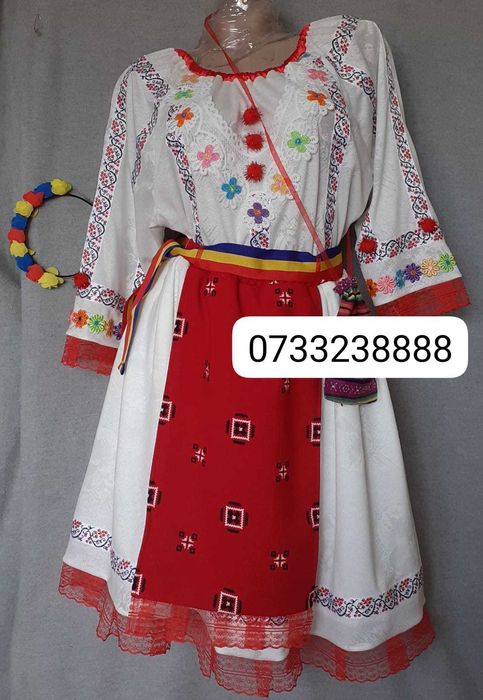 Costum popular marimea M,pentru 15-16-17-18 ani