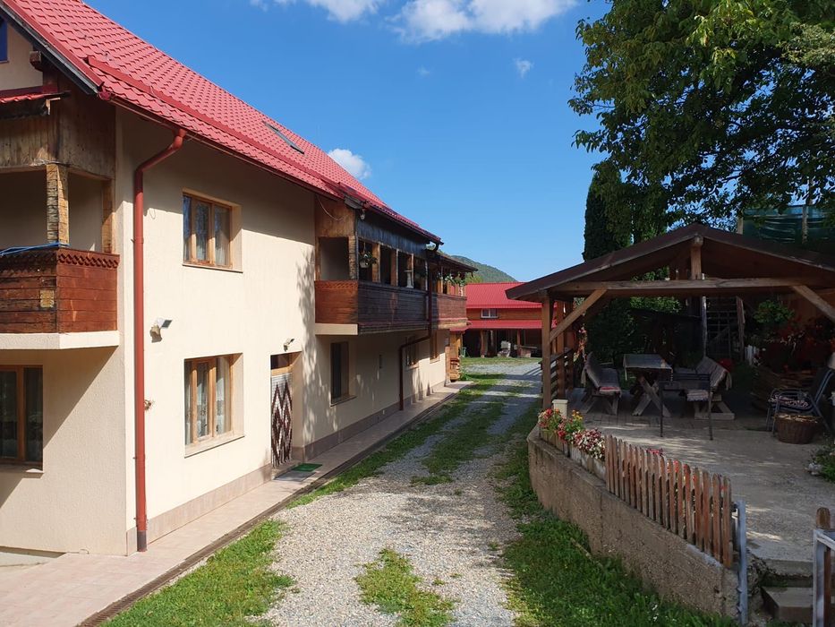 Închiriez cabană la Somesu Rece