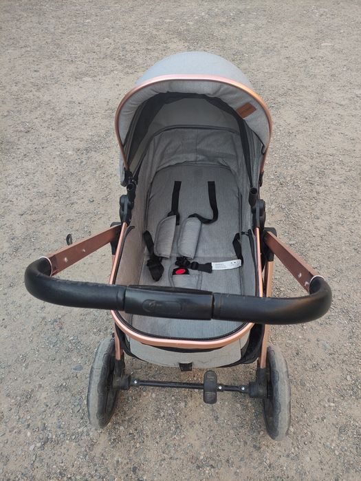 Коляска с люлькой