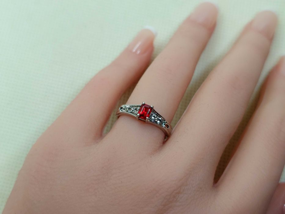 Inel din argint cu topaz imperial oranj-roșu