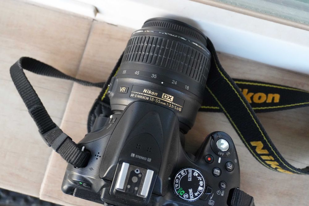 Nikon D5200 24 Megapixel Camera + обектив 18-55mm VR Lens Kit