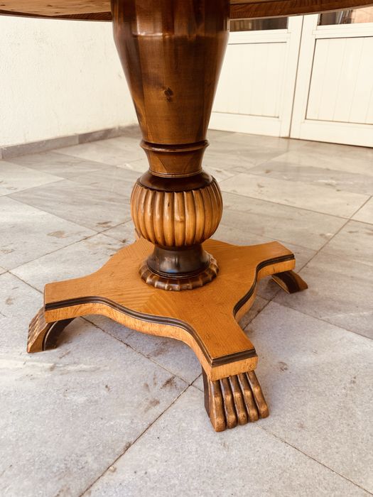 Антикварна кръгла маса в стил Бидермайер