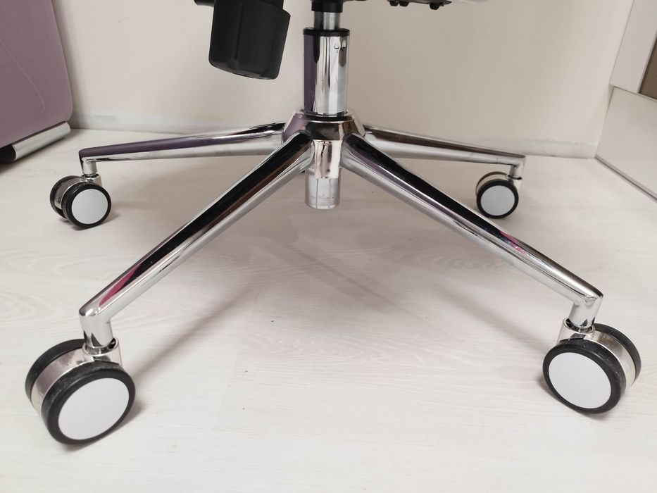 Офис работен стол като нов, луксозен за компютър или почивка