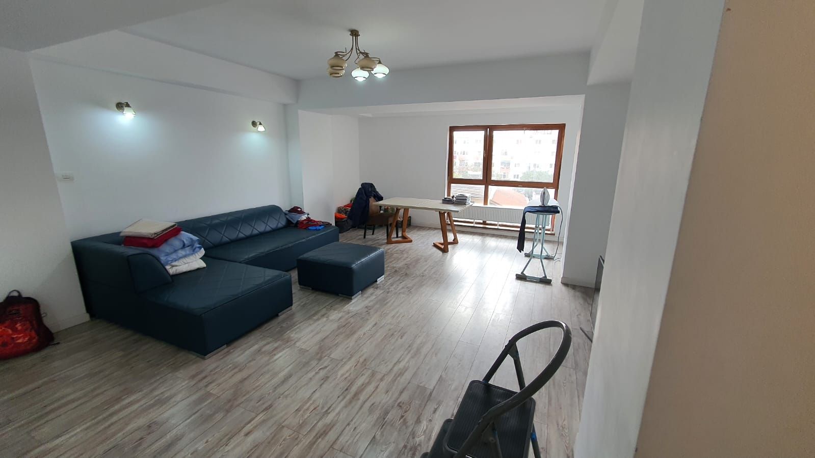 Apartament 3 camere spațios