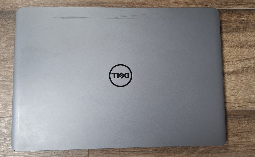 Лаптоп Dell Latitude 5581