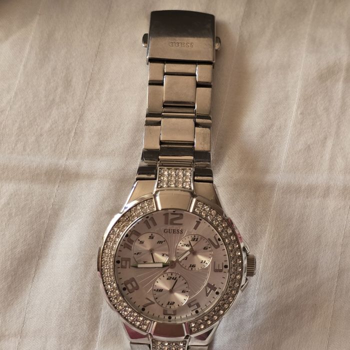 Ceas Guess argintiu. Model G12557L. Utilizat.