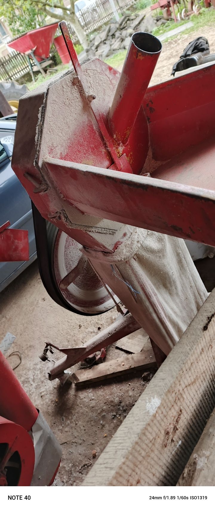Moara   cereale după tractor
