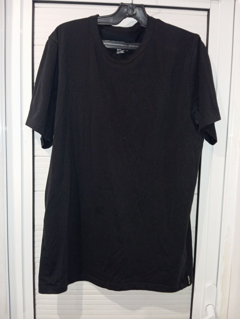 Icebreaker, Wolford, Ermenegildo Zegna, arkteryx