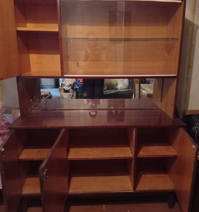 Продаётся шкаф сервант.