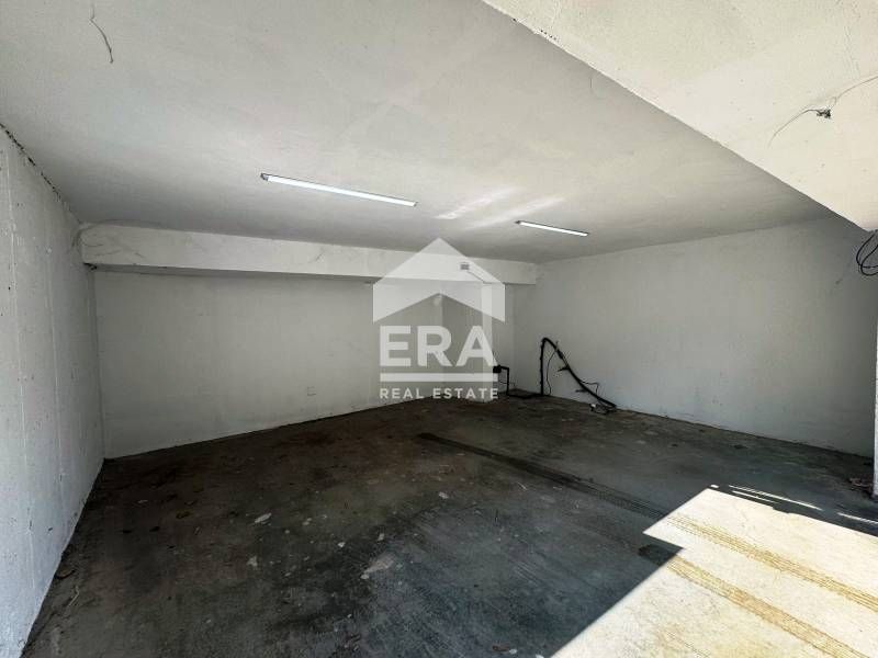 Дава се под наем Гараж / Паркомясто в Русе, Център - 38 кв.м за 382.5 € - Снимка #2