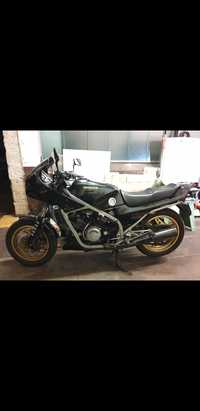 Motocicleta de colectie Honda VF750F RC15