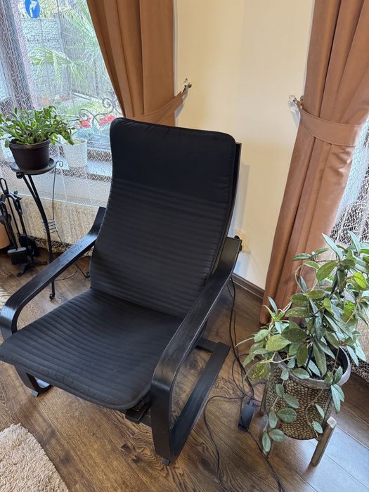 Fotolii Poang Ikea 2 bucati husa neagra si rosie de schimb