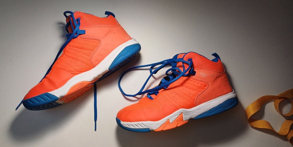 Ghete baschet Tarmak Decathlon si maiou sport reversibil