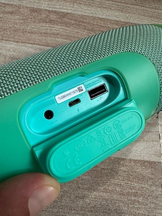 Vând  JBL Charge 3 Perfect Funcțional