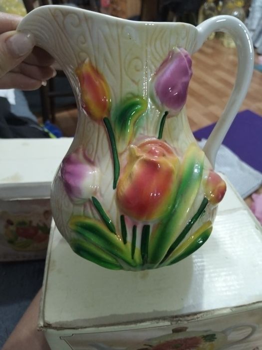 Продам кувшин для молока.Очень красивый.