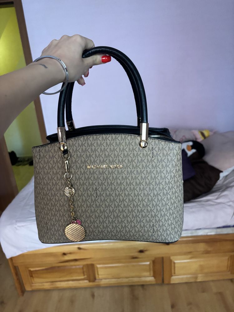 Чанта michael kors бежова