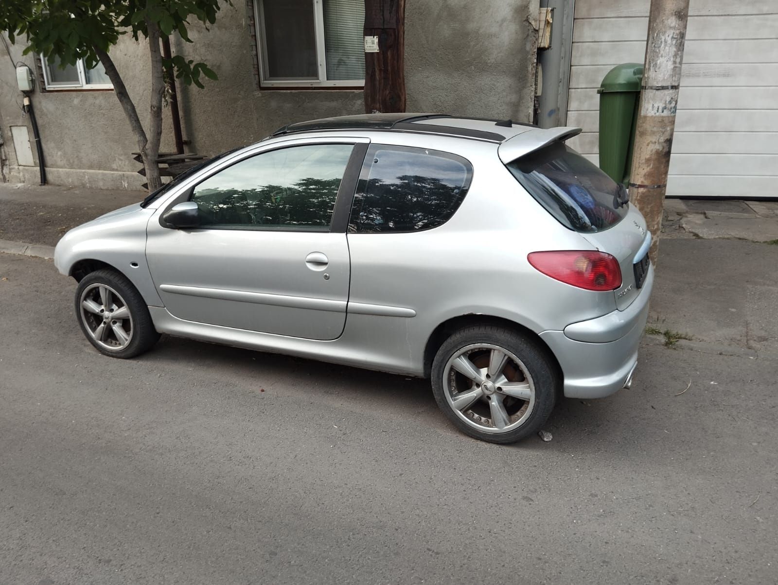 Dezmembrez Peugeot 206  1.6 hdi