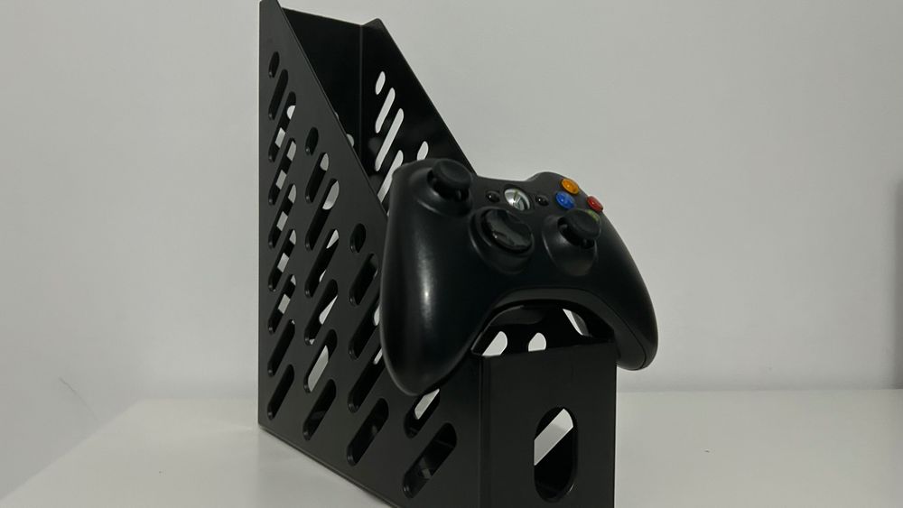 Xbox 360 (Complet functional, folosit sub 10 ore) + 3 Jocuri Bonus