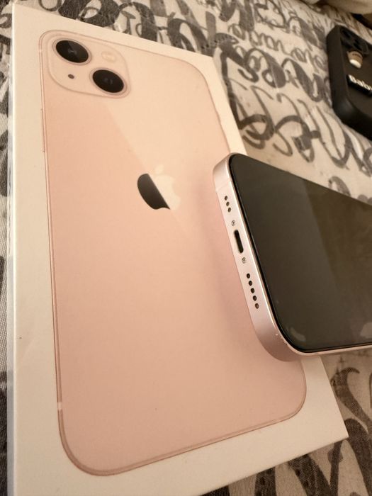 Iphone 13 розов