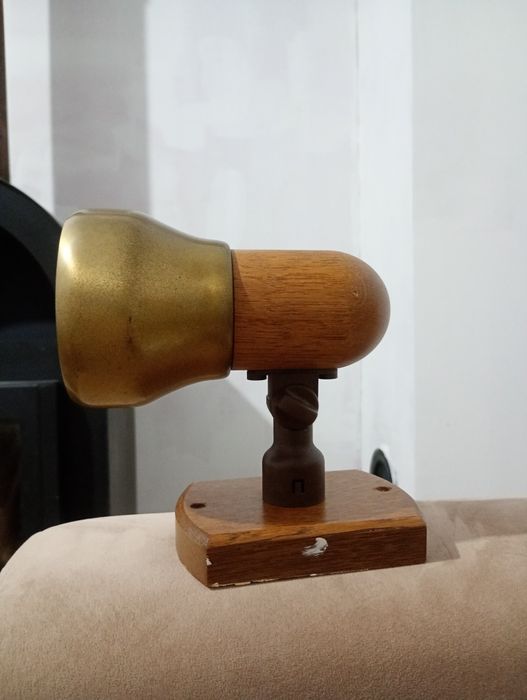 Lampa vintage din lemn și alama
