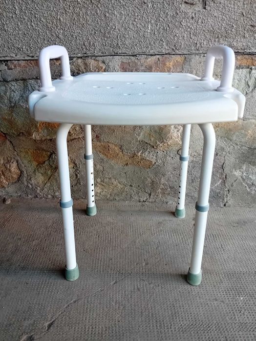 Scaun baie dus masiv B+B model Dh 40