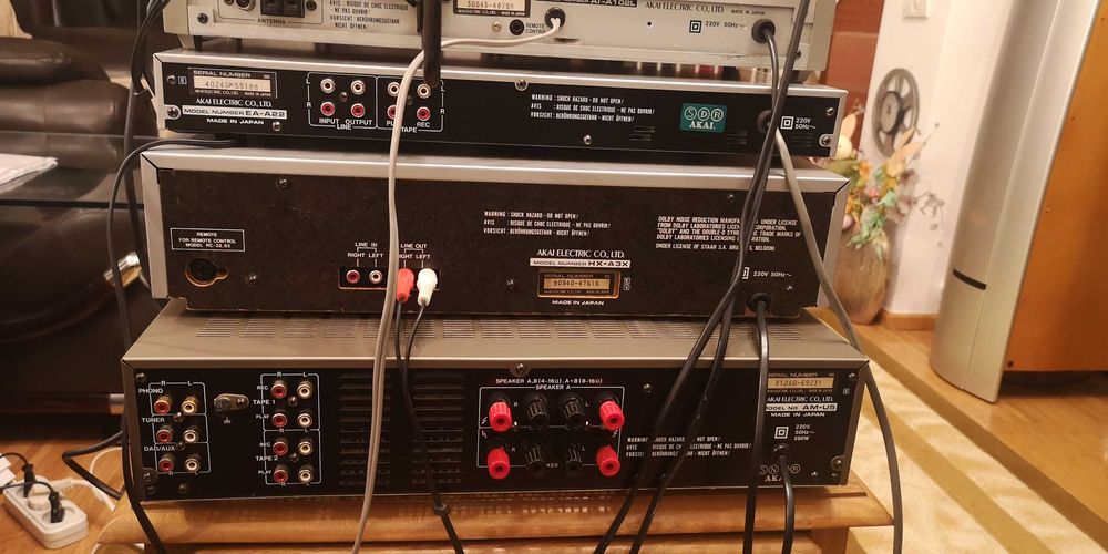 Linie audio Akai 1984 cass, tuner, eq amplificator, mixer, microfon