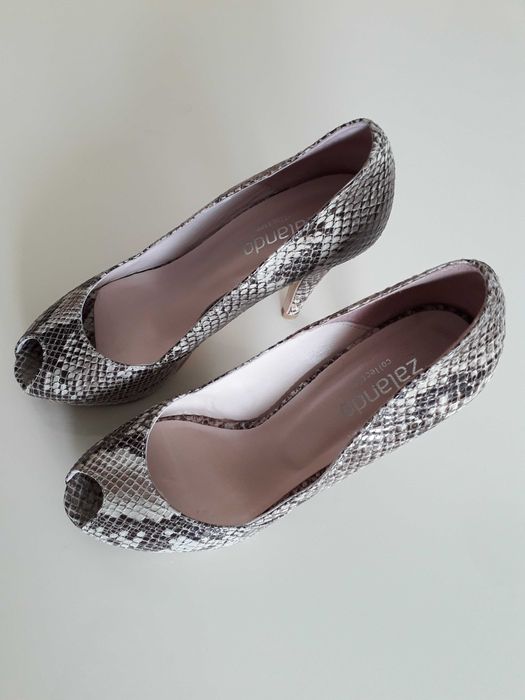 Дамски обувки на висок ток